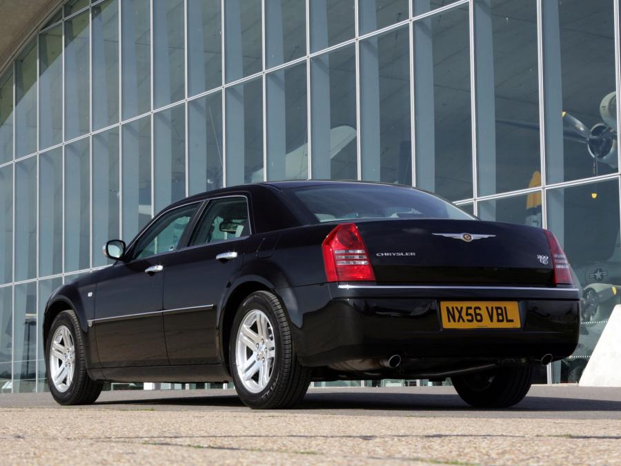  Chrysler 300C 2007 года  (UK) (фото 13 из 24)